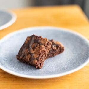 Proteínové brownies z quinoy a banánu (vegan)