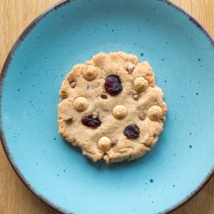 Recept na nízkosacharidové cookies s bielou čokoládou a brusnicami